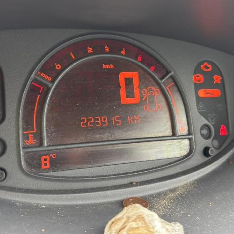 Attache ceinture avant droit RENAULT MODUS Photo n°11