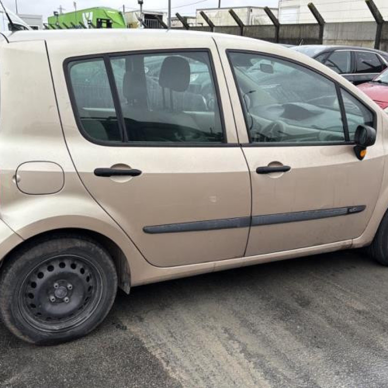 Attache ceinture avant gauche RENAULT MODUS Photo n°20