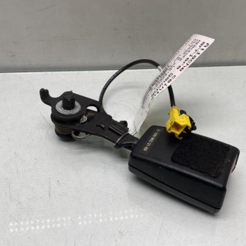 Attache ceinture arriere gauche MERCEDES CLASSE B 245 Photo n°2