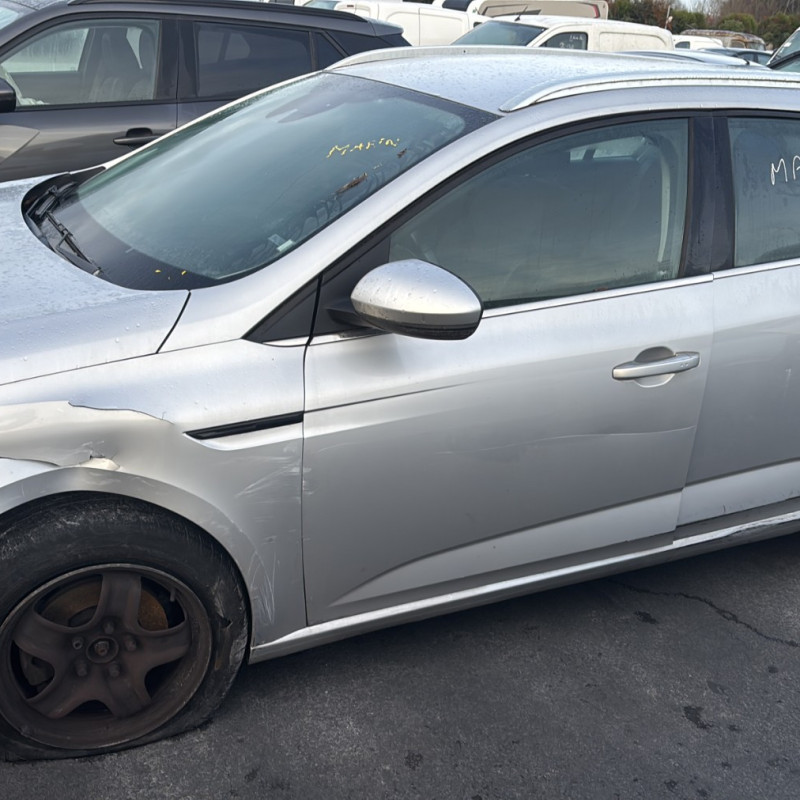 RENAULT MEGANE 4 PHASE 1 BREAK 1.5 BLUE DCI - 8V TURBO Photo n°12