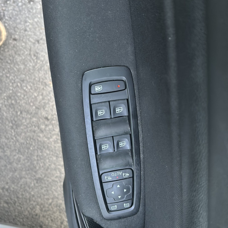 RENAULT MEGANE 4 PHASE 1 BREAK 1.5 BLUE DCI - 8V TURBO Photo n°17