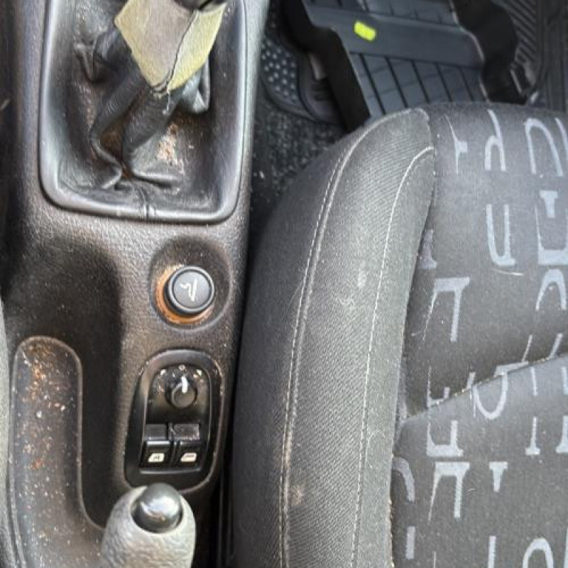 Boitier servitude moteur (BSM) PEUGEOT 206 Photo n°20