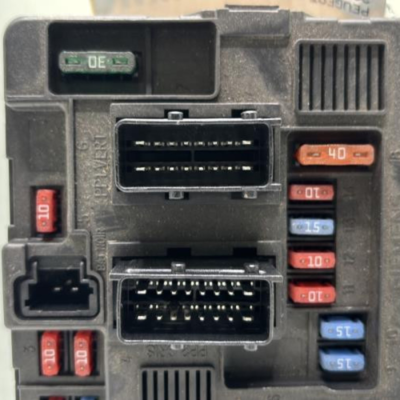 Boitier servitude moteur (BSM) PEUGEOT 206 Photo n°2