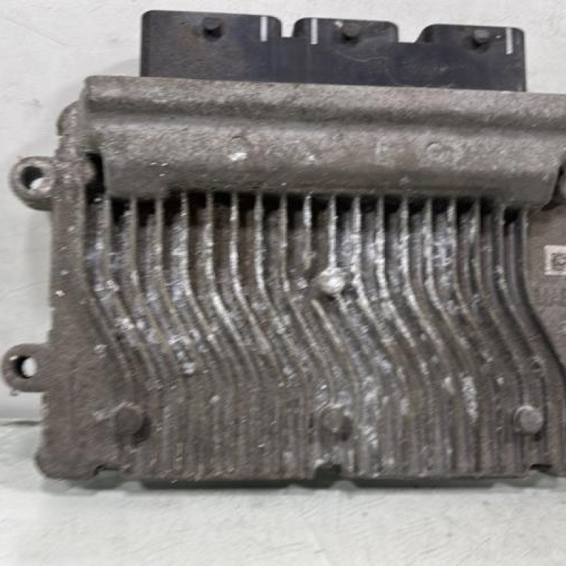 Calculateur moteur PEUGEOT 206+ Photo n°1