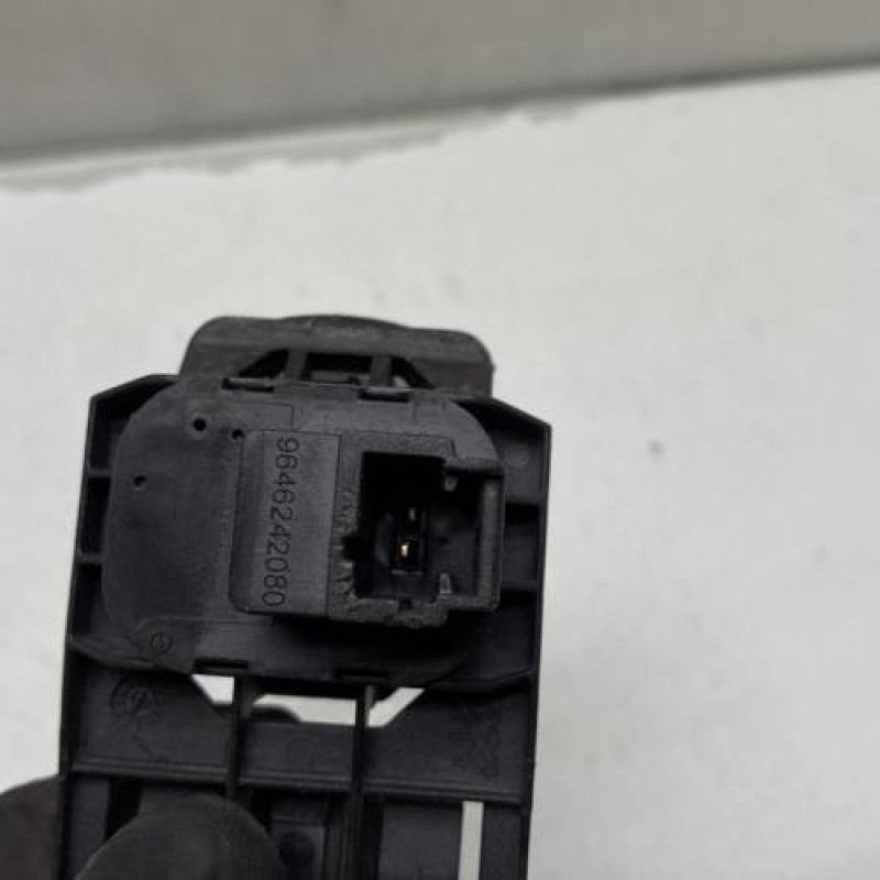 Bouton de coffre PEUGEOT 407 Photo n°3