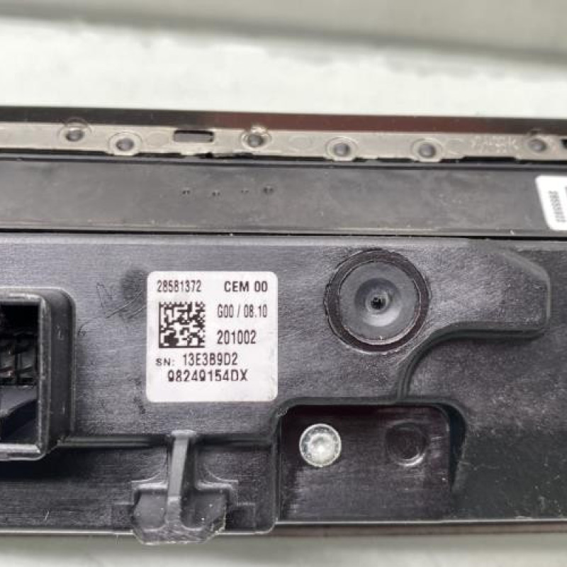 Bouton de warning PEUGEOT 5008 2 Photo n°4