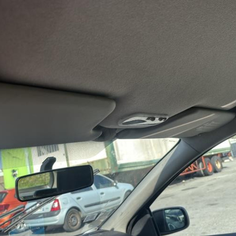 Eclairage de plaque RENAULT CLIO 3 Photo n°18