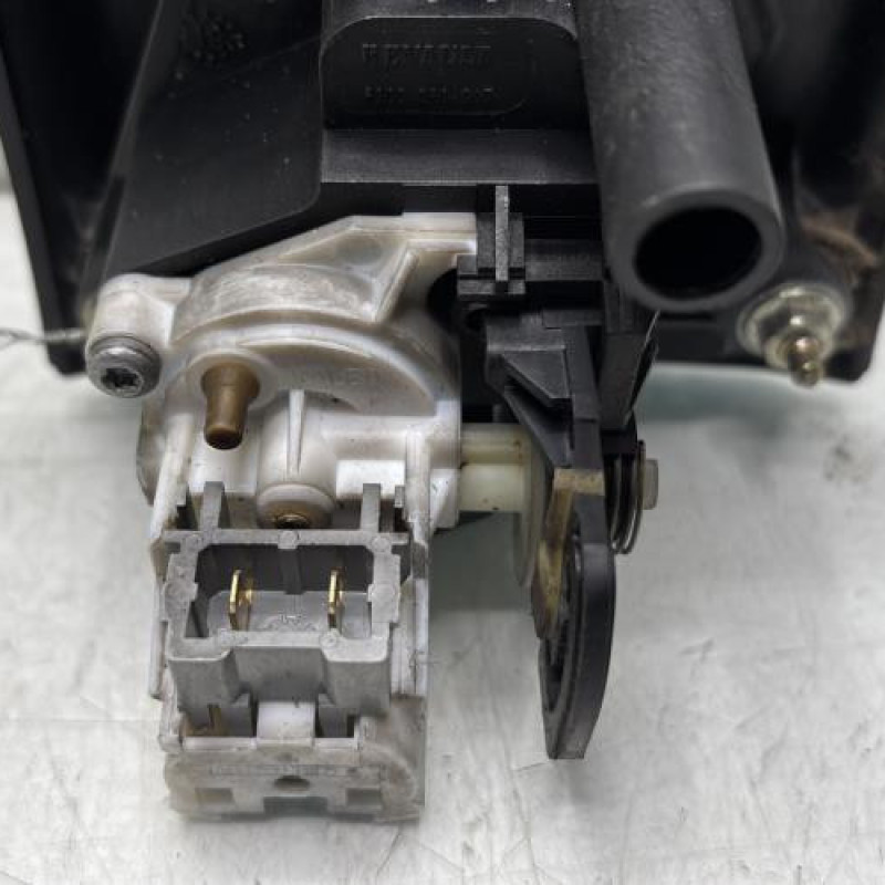Bouton de coffre RENAULT CLIO 2 Photo n°3