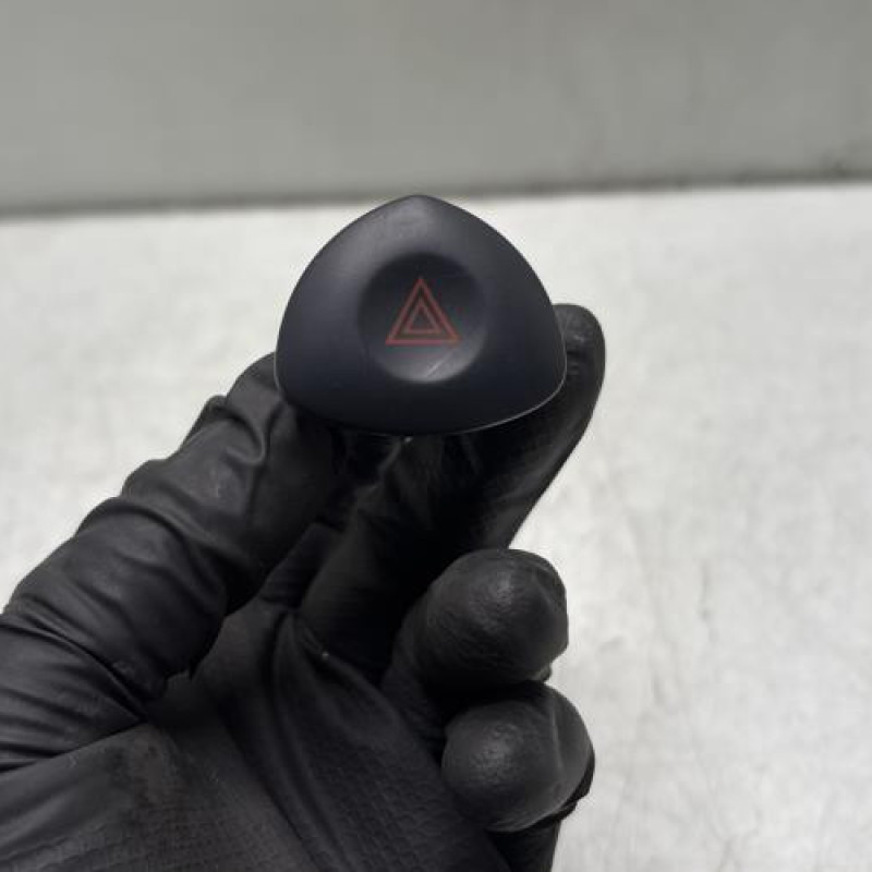 Bouton de warning RENAULT CLIO 2 Photo n°1