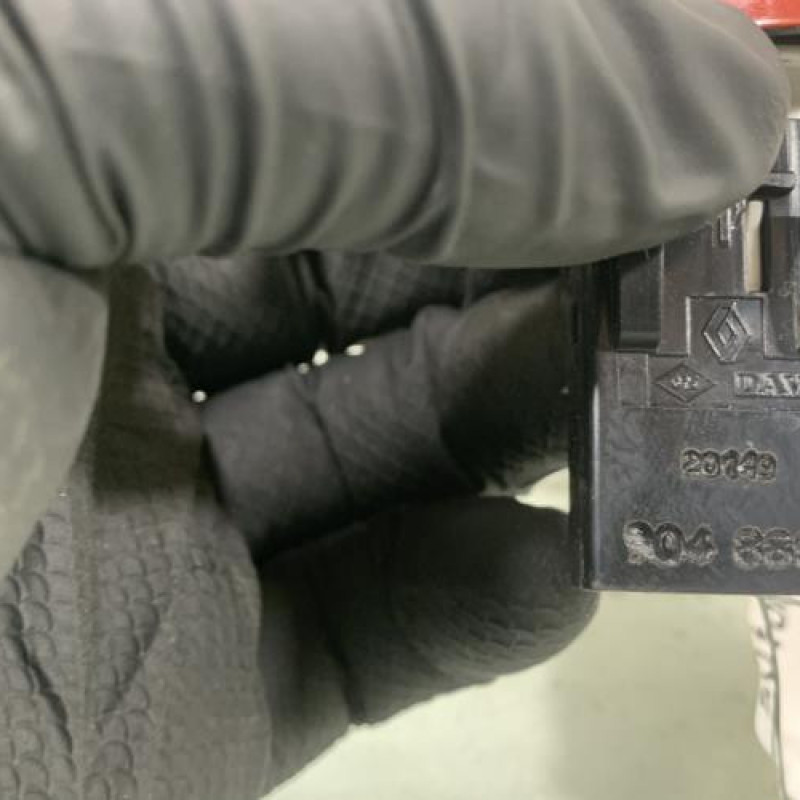 Bouton de warning OPEL VIVARO 1 Photo n°3