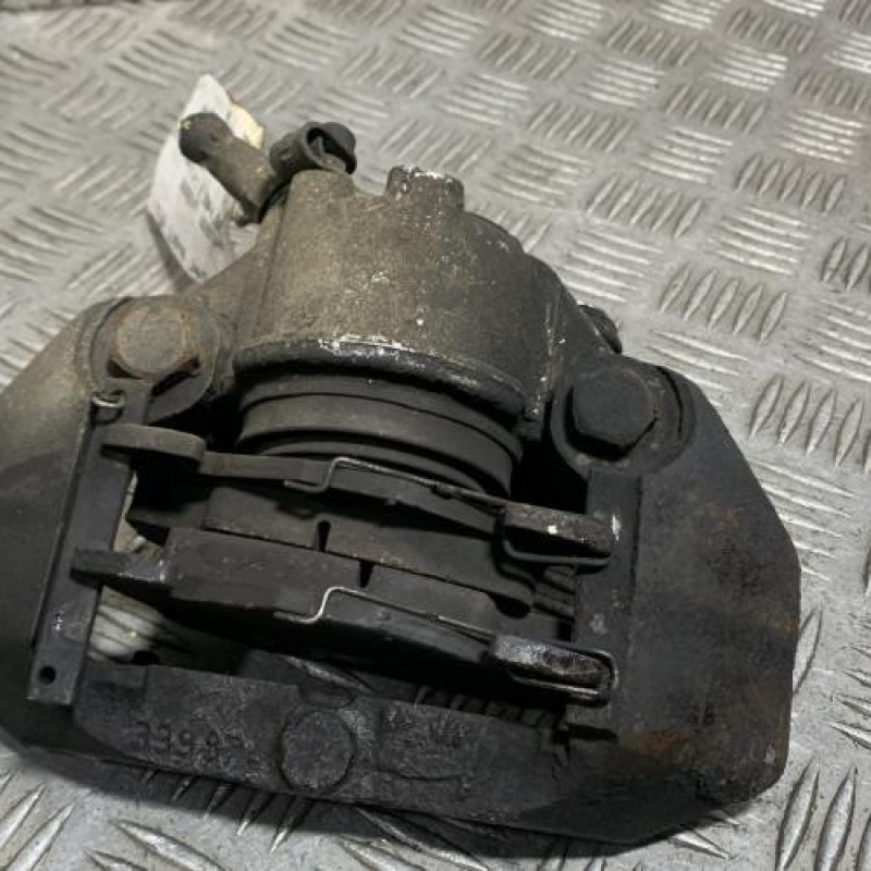 Etrier avant droit (freinage) PEUGEOT 205 Photo n°1