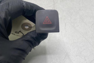Bouton de warning RENAULT KADJAR Photo n°1