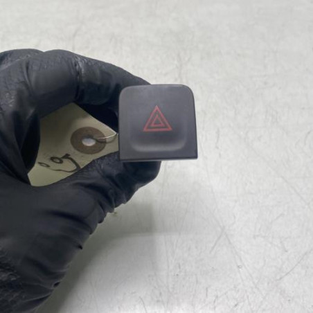 Bouton de warning RENAULT KADJAR Photo n°1