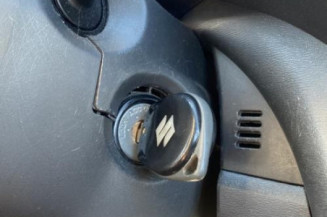 Bouton de warning SUZUKI ALTO 3