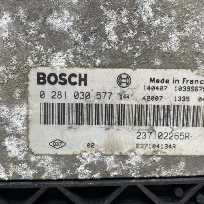 Calculateur moteur RENAULT MASTER 3 Photo n°2