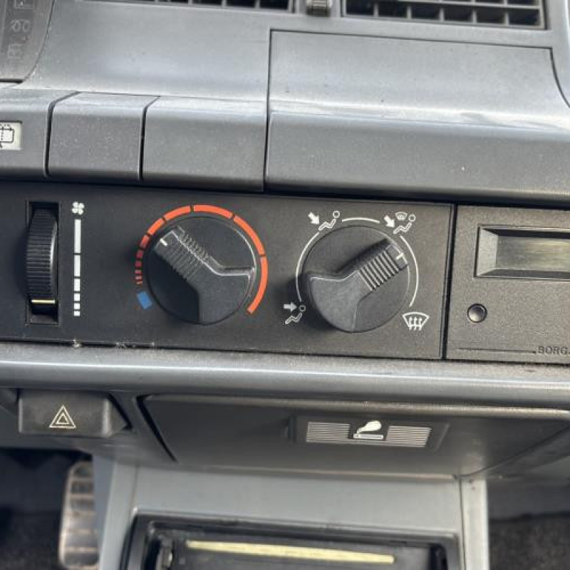 Bouton de warning RENAULT SUPER 5 Photo n°19