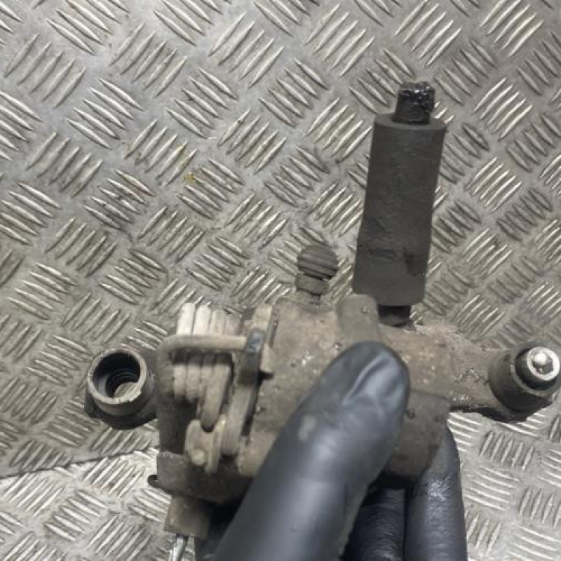 Etrier arriere droit (freinage) RENAULT VEL SATIS Photo n°4