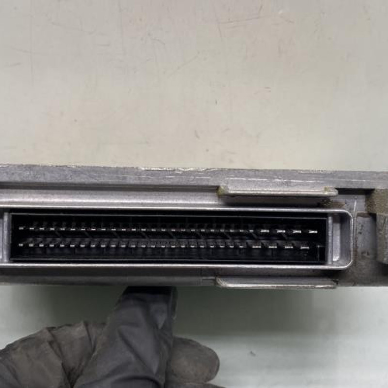 Calculateur moteur RENAULT TWINGO 1 Photo n°3