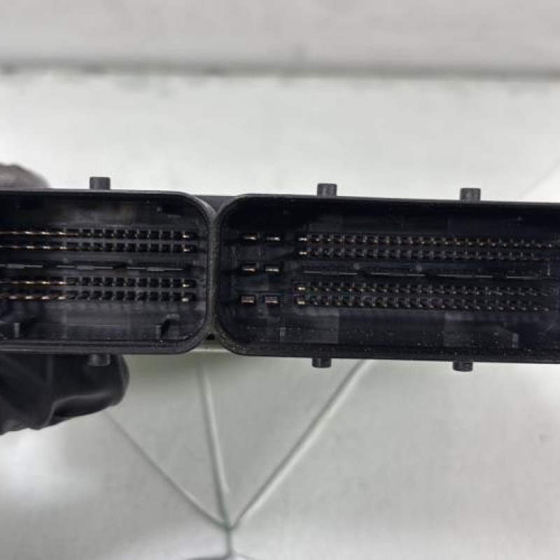 Calculateur moteur VOLKSWAGEN GOLF 5 Photo n°3