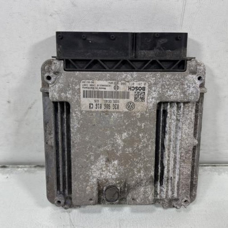 Calculateur moteur VOLKSWAGEN GOLF 5 Photo n°5