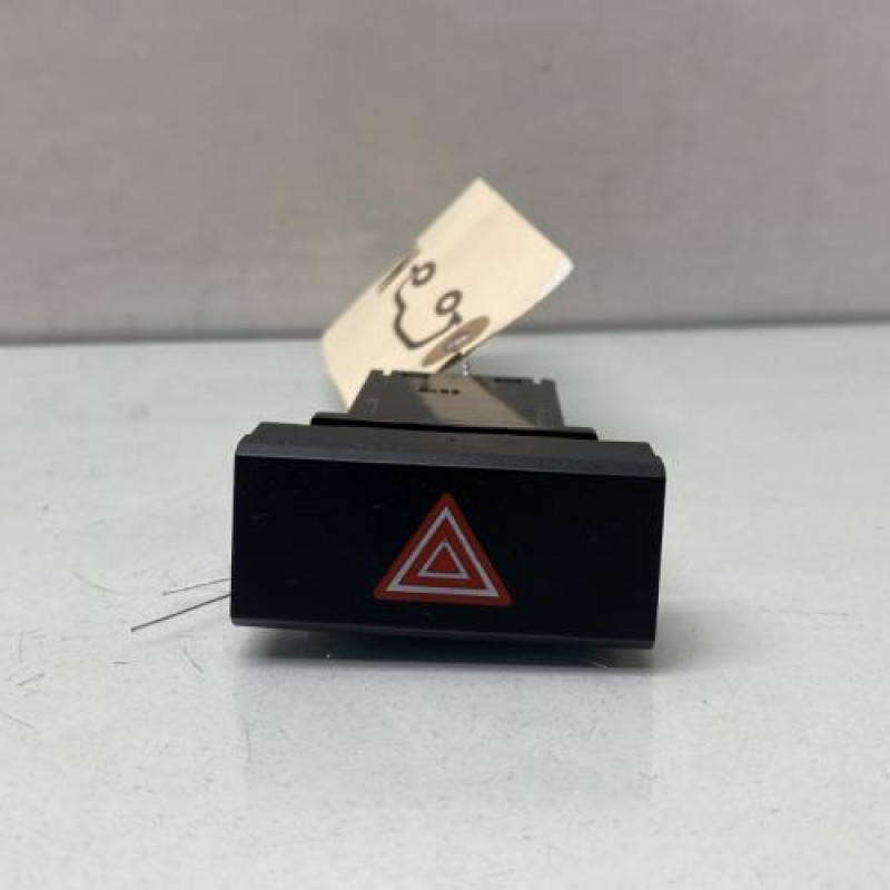 Bouton de warning HYUNDAI I 10 2 Photo n°1