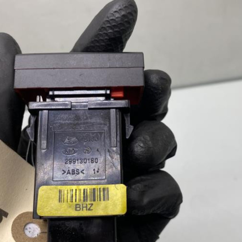 Bouton de warning HYUNDAI I 10 2 Photo n°4