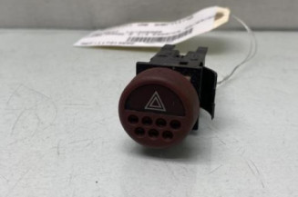 Bouton de warning PEUGEOT 106 Photo n°1