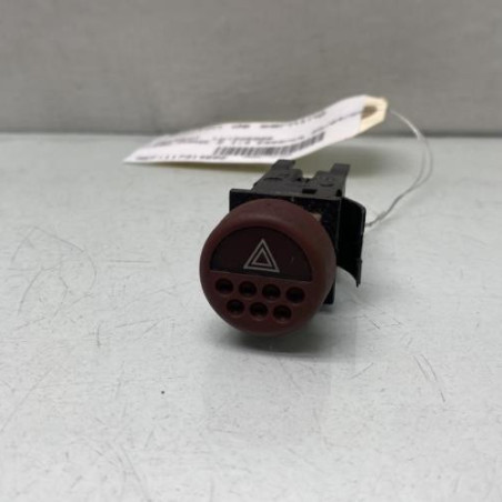 Bouton de warning PEUGEOT 106 Photo n°1