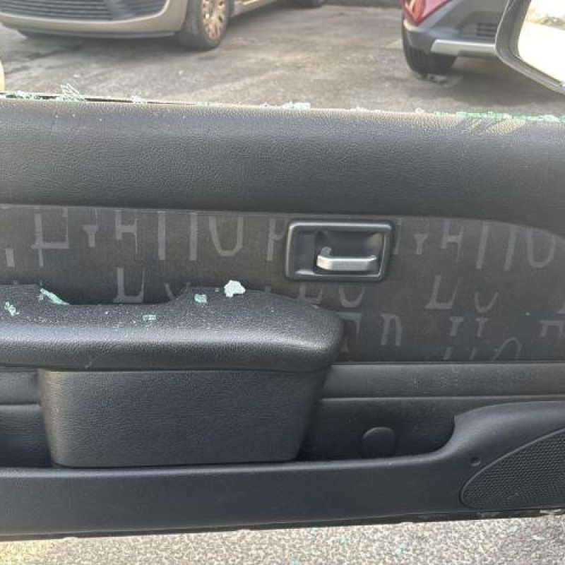 Bouton de warning PEUGEOT 106 Photo n°12