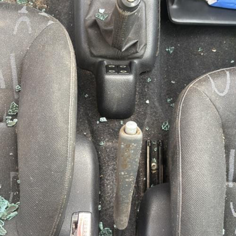 Bouton de warning PEUGEOT 106 Photo n°20