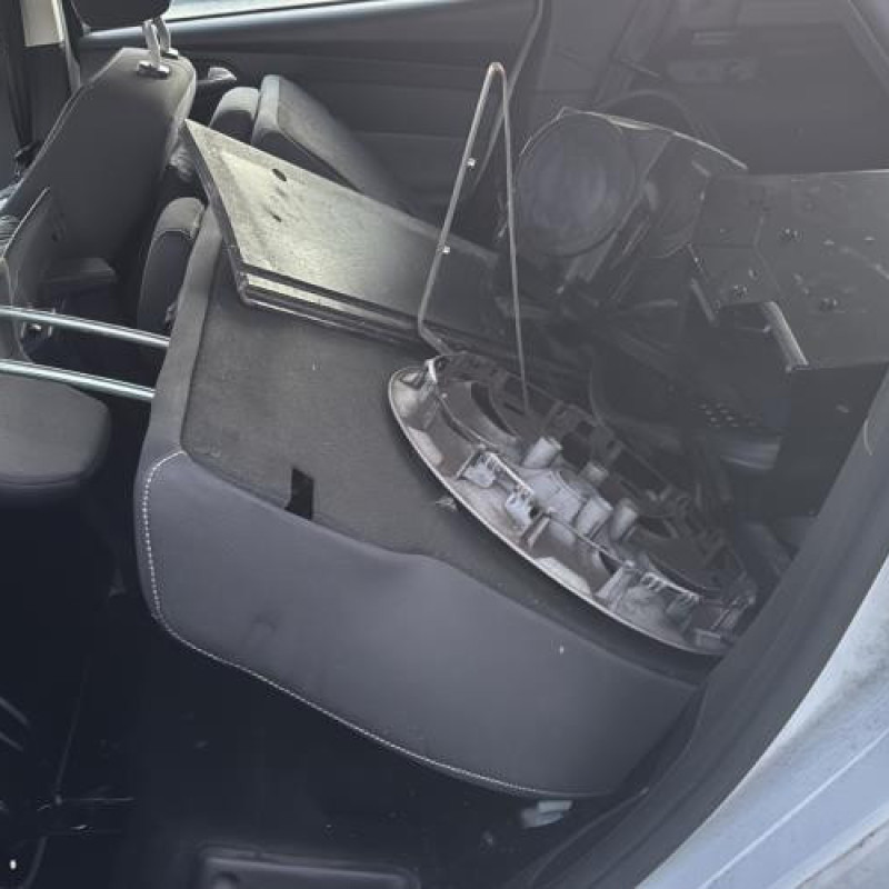 Compresseur clim FORD FOCUS 3 Photo n°17