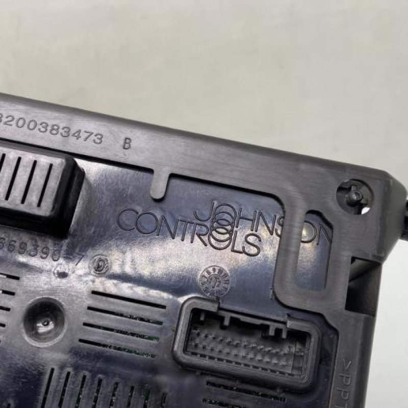 Boitier UCH RENAULT CLIO 3 Photo n°2