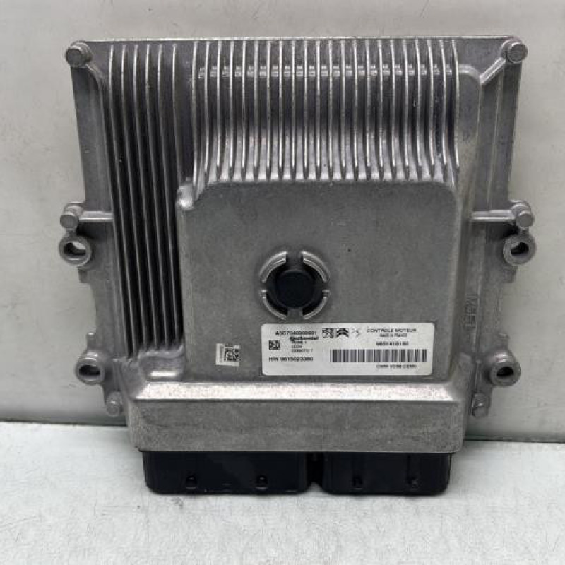 Calculateur moteur PEUGEOT 208 2 Photo n°1