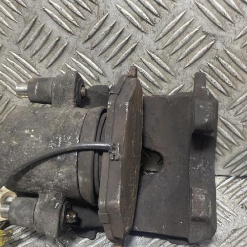 Etrier avant gauche (freinage) VOLKSWAGEN POLO 4 Photo n°4