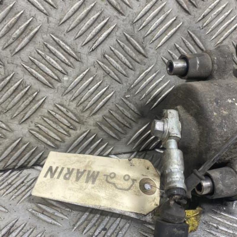 Etrier avant gauche (freinage) VOLKSWAGEN POLO 4 Photo n°5