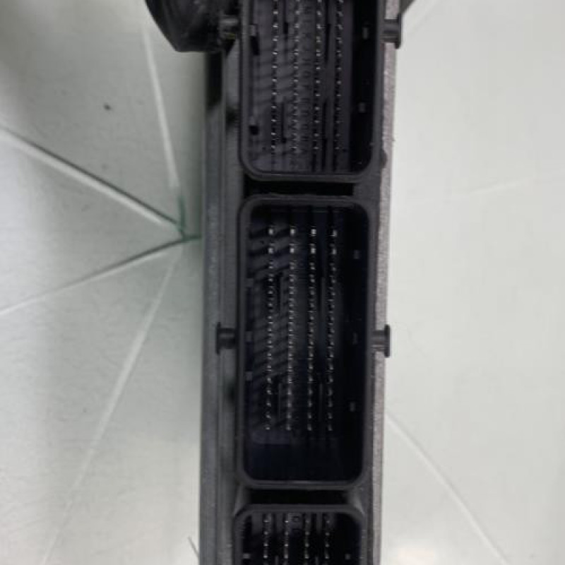 Calculateur moteur DACIA DUSTER 1 Photo n°3