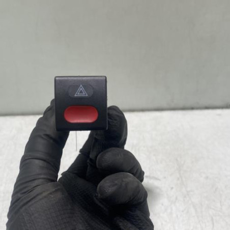 Bouton de warning CITROEN SAXO Photo n°1