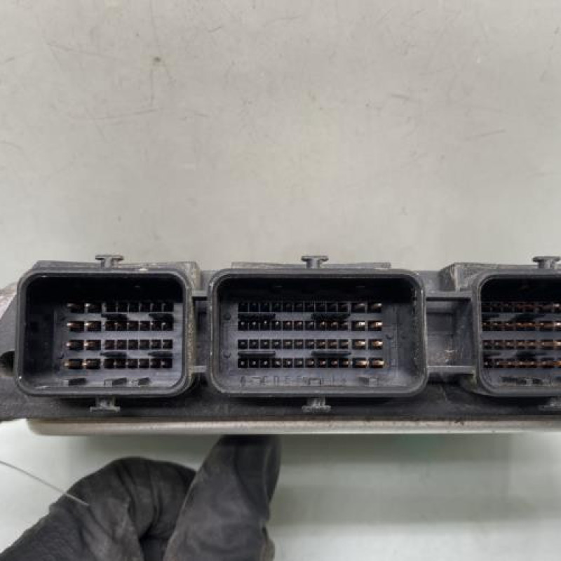Calculateur moteur RENAULT TRAFIC 2 Photo n°3
