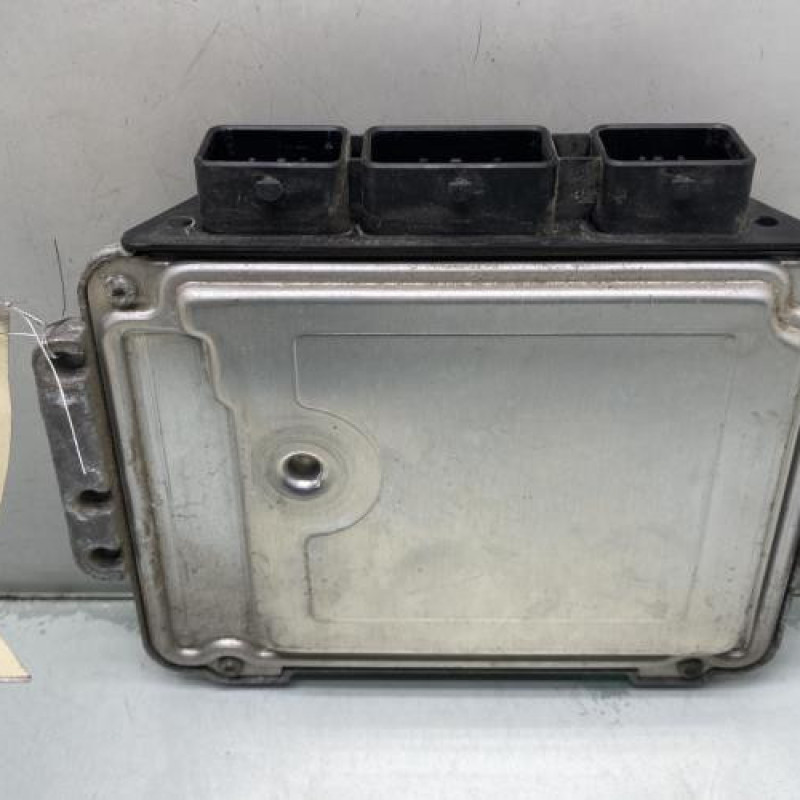 Calculateur moteur RENAULT TRAFIC 2 Photo n°4