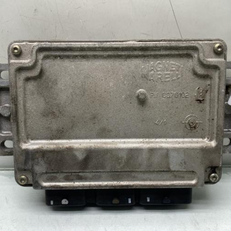 Calculateur moteur PEUGEOT 207 Photo n°1