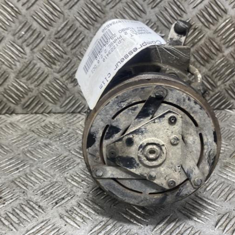 Compresseur clim RENAULT TRAFIC 2 Photo n°3