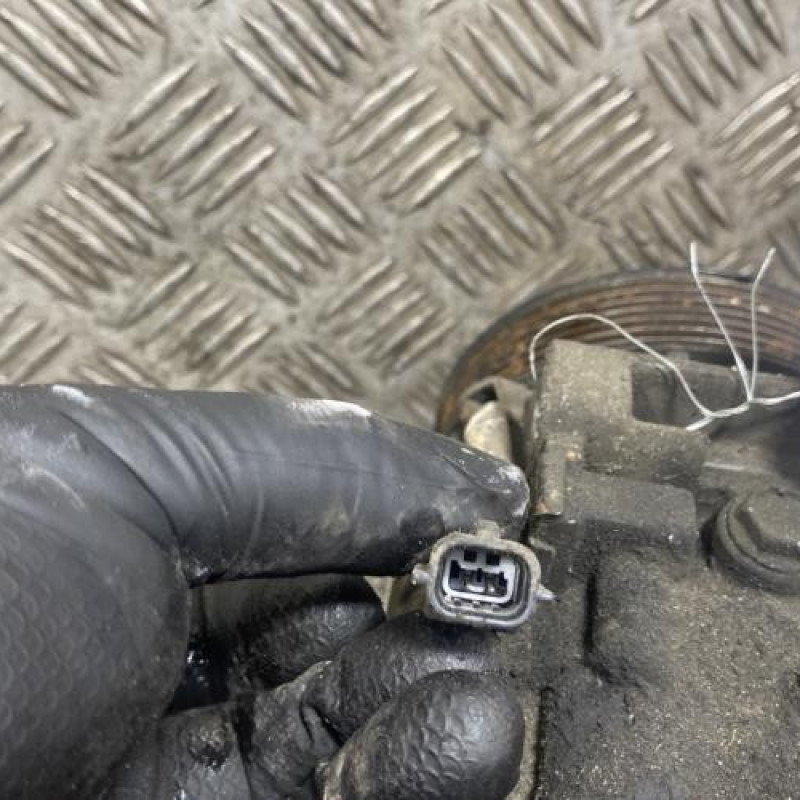 Compresseur clim RENAULT TRAFIC 2 Photo n°5