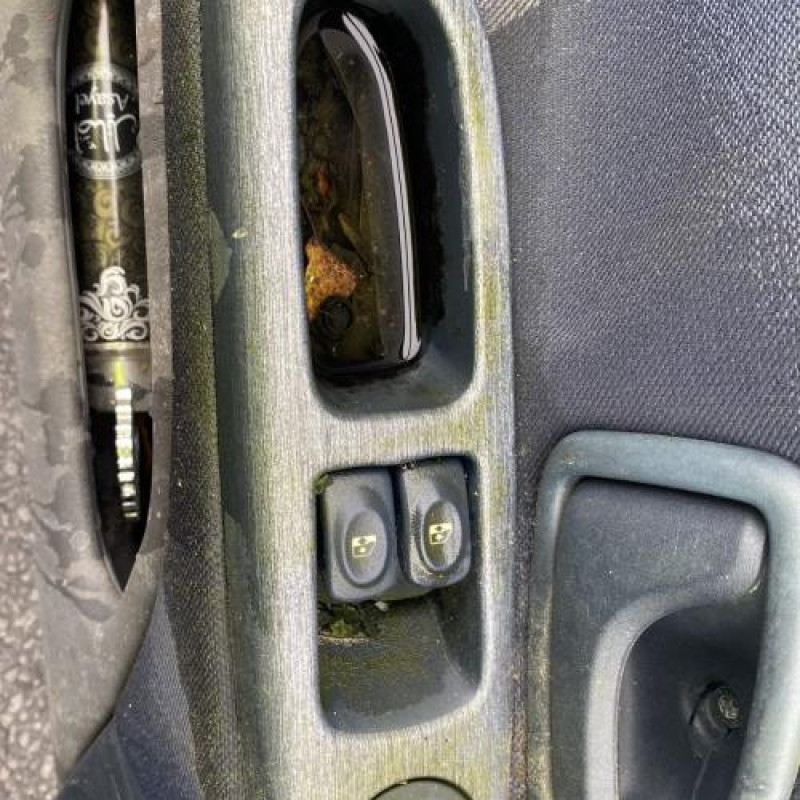 Bloc ABS (freins anti-blocage) RENAULT CLIO 2 Photo n°9