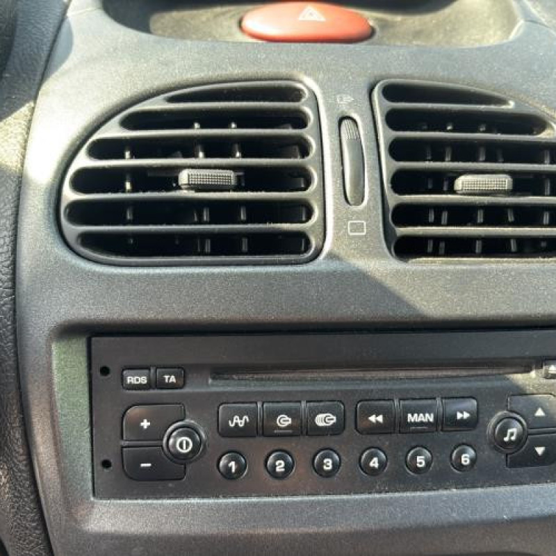 Bouton de coffre PEUGEOT 206 Photo n°19