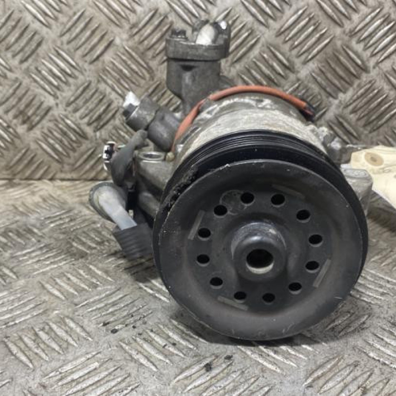 Compresseur clim TOYOTA YARIS 2 Photo n°4