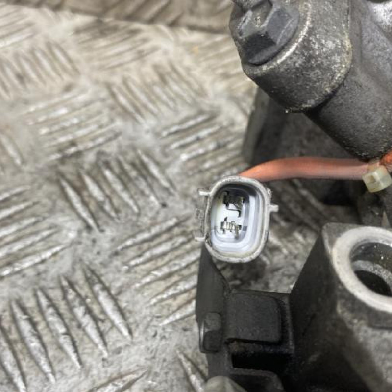 Compresseur clim TOYOTA YARIS 2 Photo n°5