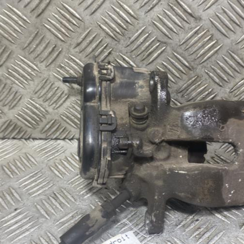 Etrier arriere droit (freinage) MERCEDES CLASSE A 176 Photo n°1