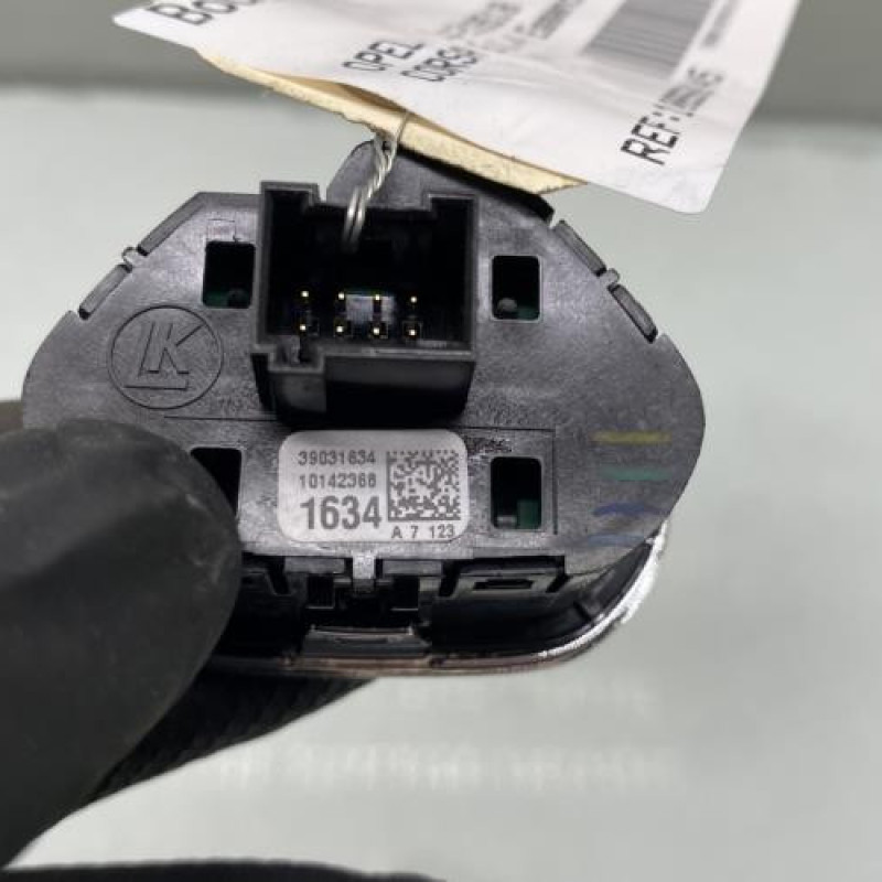 Bouton de warning OPEL CORSA E Photo n°4