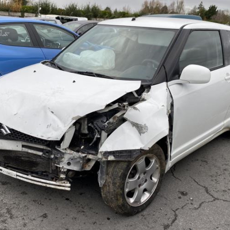 Compresseur clim SUZUKI SWIFT 3 Photo n°4