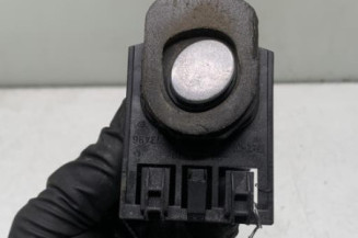 Bouton de coffre PEUGEOT 607 Photo n°1